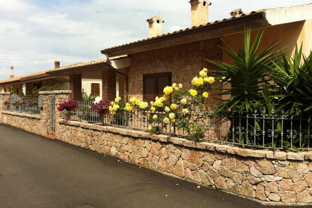 Bella Casa Con Giardino A 10 Minuti Dal Mare Apartman Aglientu Kültér fotó
