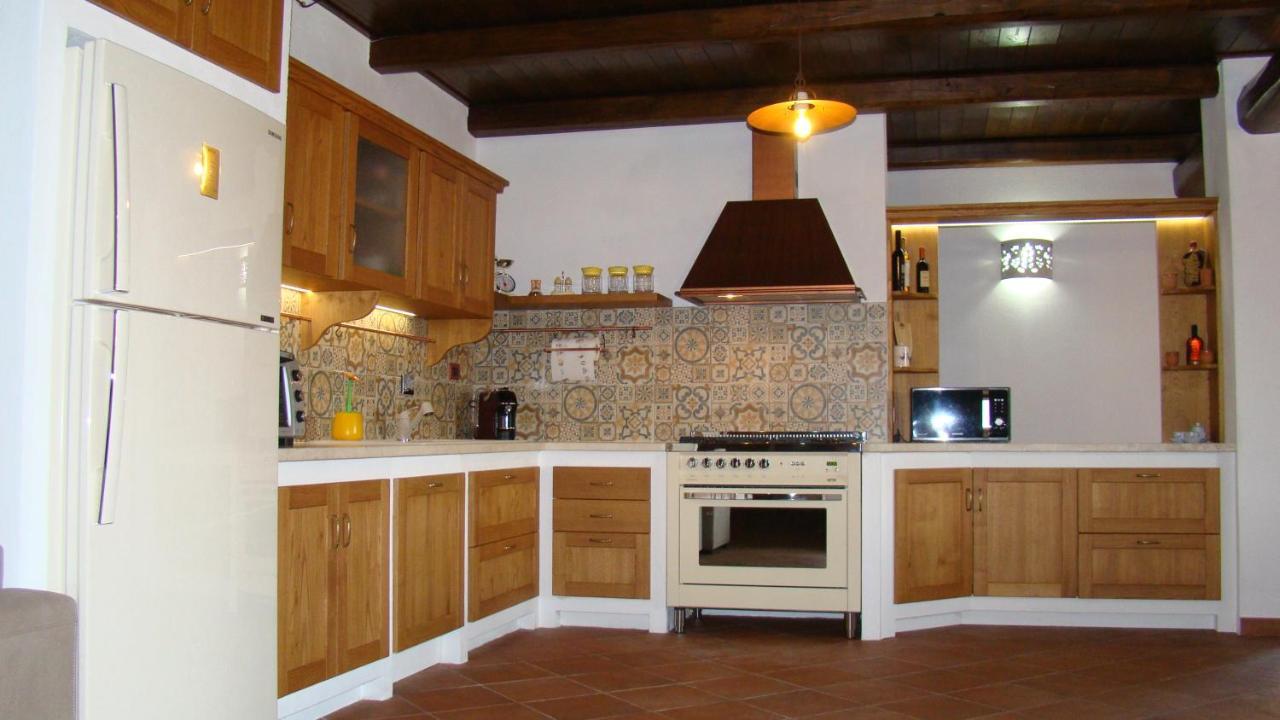Bella Casa Con Giardino A 10 Minuti Dal Mare Apartman Aglientu Kültér fotó